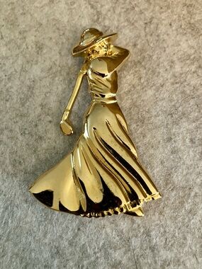 Lady Golfer Gold Tone Vintage Brooch